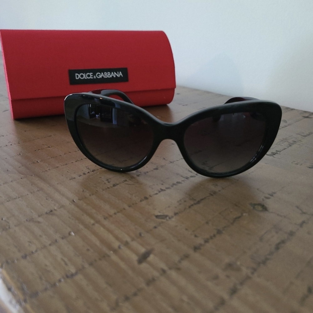 SOLD Dolce & Gabbana Black Oversized Cat Eye Sunglasses DG 4189 Retro Celebrity - Picture 2 of 13